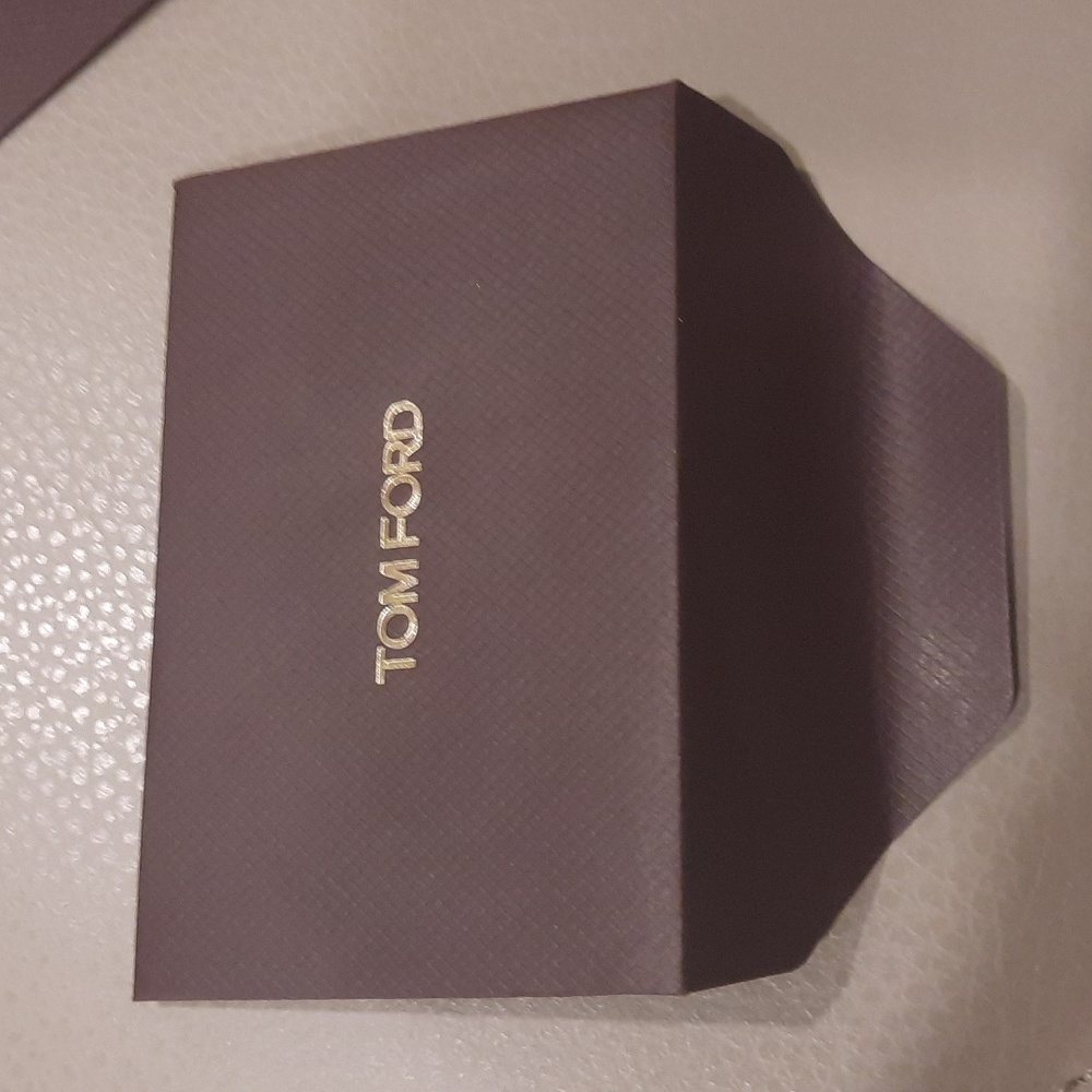 Tom Ford brown glasses case and cloth - Picture 7 of 10